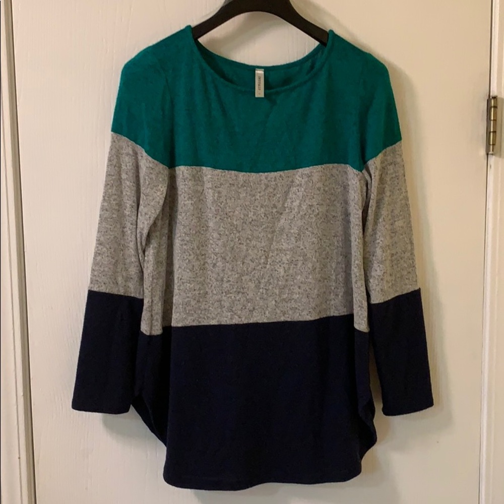 Color Block Sweater - Picture 2 of 4